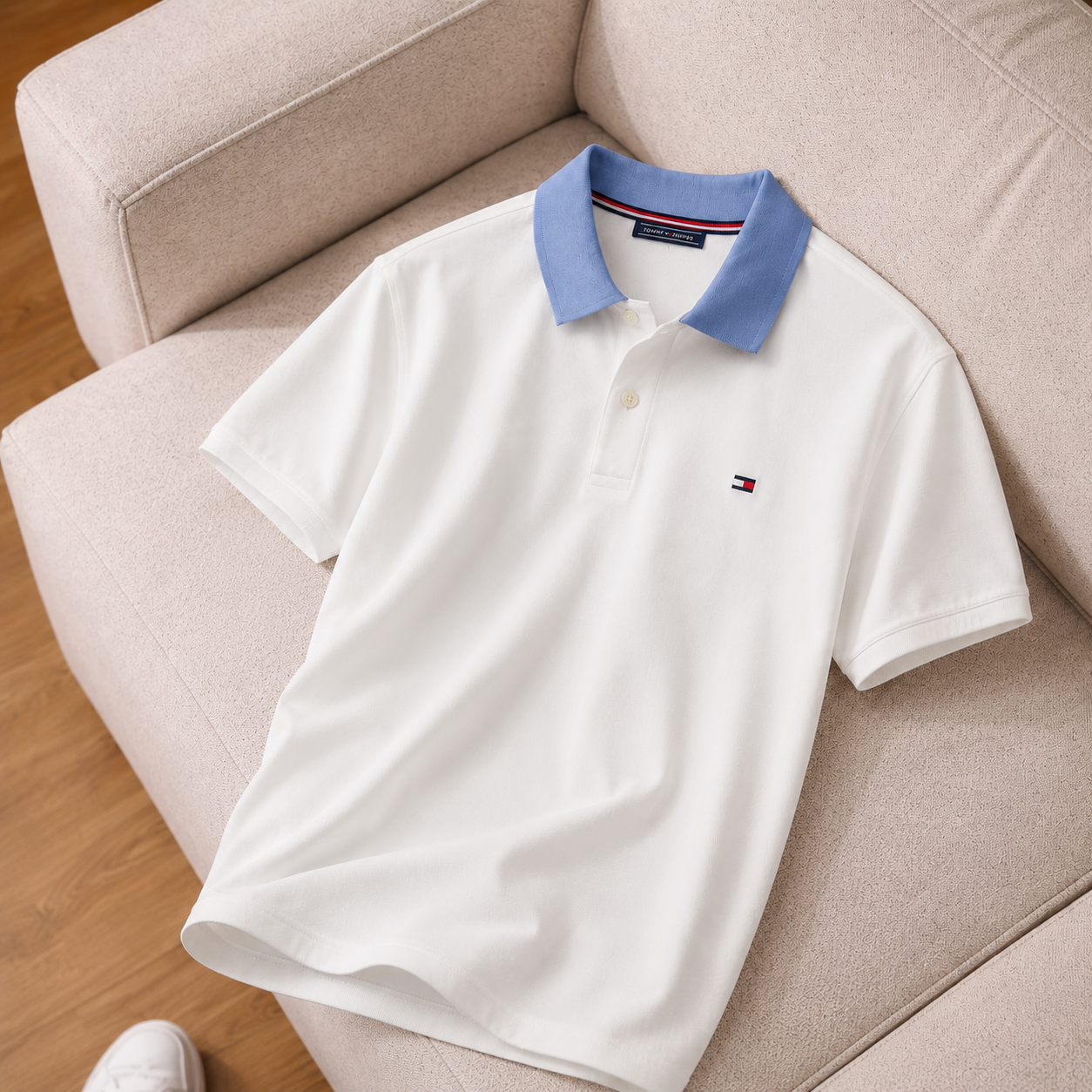 “Tommy Hilfiger” Polo Yaka Erkek Tişört – Beyaz Mavi Yaka Premium Tasarım