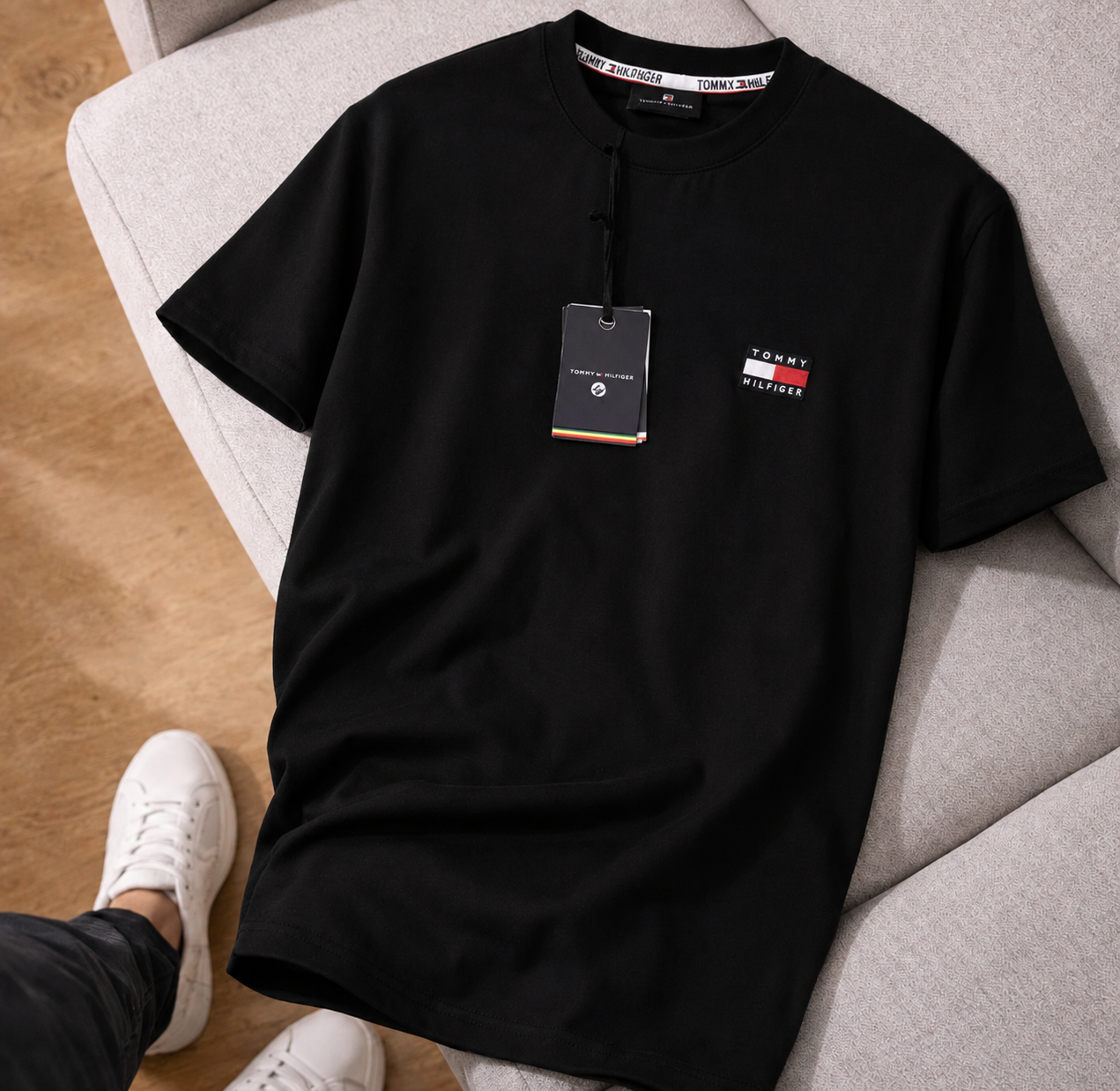 “Tommy Hilfiger” Minimal Logo Bisiklet Yaka Siyah Tişört